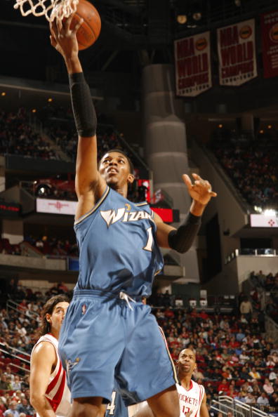 球队的整体防守太完整了（这支球队的整体防守堪称无懈可击）