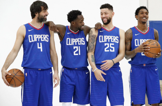 一周内两战同一对手！AC米兰先赢后输出局，防守进攻问题暴露！（一周两战同敌！AC米兰先胜后出局，攻防短板尽显）