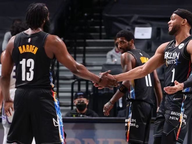 五大联赛各一队跻身欧冠积分榜前五（五大联赛各有一队位列欧冠积分榜前五）