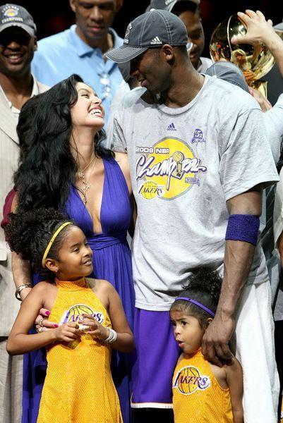 罗哥最后一次戴帽是对阵热刺，没想之后热刺就成了曼联的苦主（罗哥上次帽子戏法献给热刺，此后热刺却成了曼联克星）