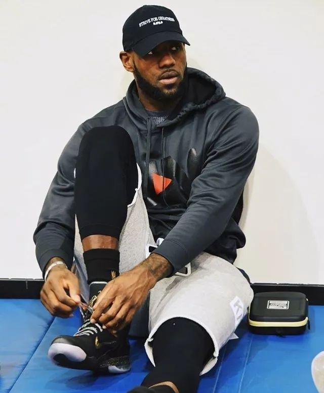 弗拉格：詹姆斯利用自己超高的篮球智商打球，让比赛变得简单（弗拉格：詹姆斯凭顶级球商打球，把比赛化繁为简）