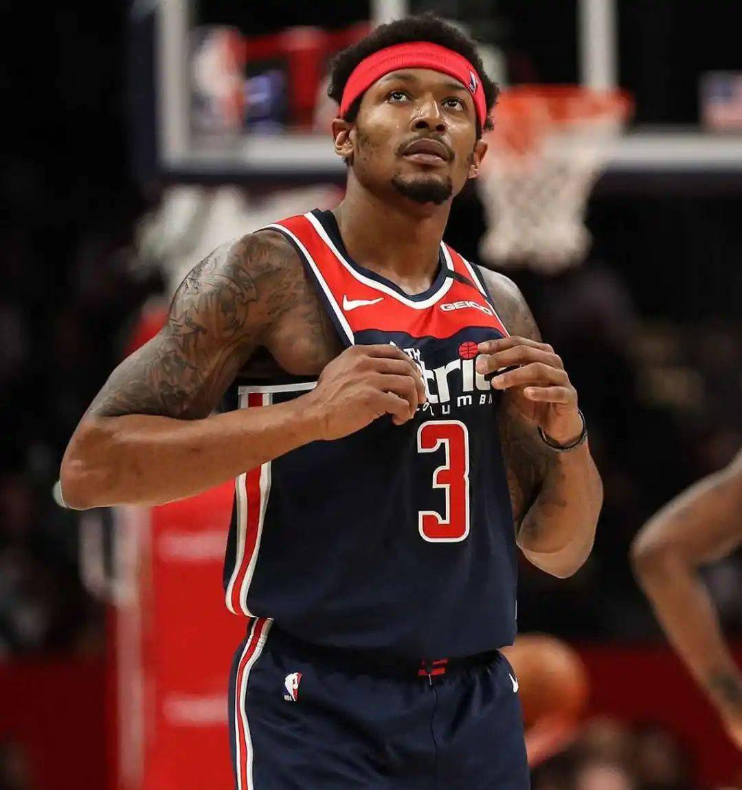 萨拉赫宣布与斯洛特关系破裂，访谈内容公开，或遗憾告别利物浦（萨拉赫公开与斯洛特决裂，访谈披露细节，或无奈告别利物浦）