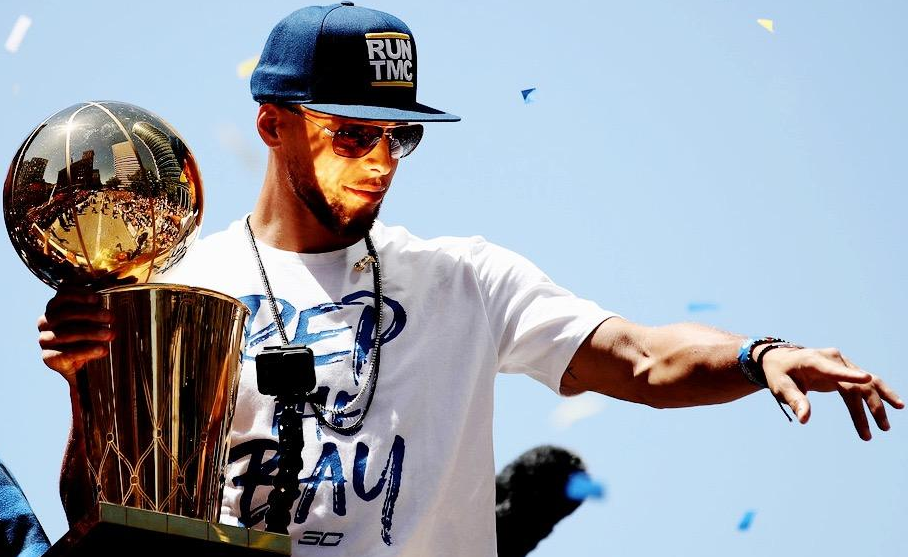 WBC撤销特伦斯·克劳福德世界拳王头衔，因其未支付认证费用，引发争议并导致空缺。（WBC因未缴认证费剥夺特伦斯·克劳福德拳王头衔，争议四起并留空缺）