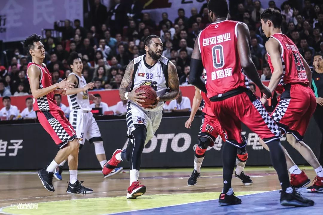 图拉姆：我们踢得很认真，我们是强大的团队，这对年轻人有益（图拉姆：我们踢得专注、团队强大，这对年轻球员大有裨益）